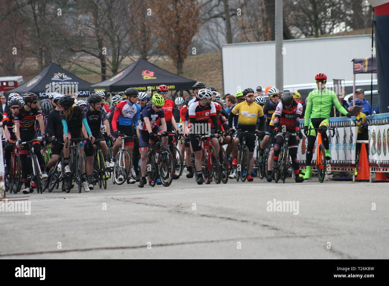 Men starting line Stock Photo - Alamy