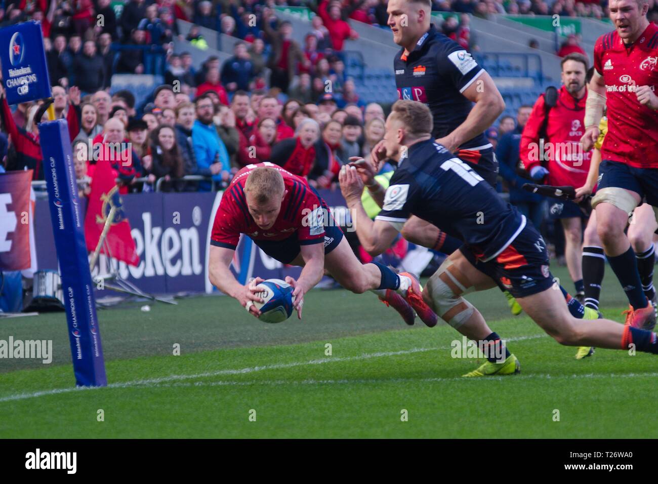 Edinburgh, Scotland, 30 March 2019. Keith Earls scoring a try for Munster  Rugby against Edinburgh Rugby in the quarter final of the Heineken  Champions Cup at BT Murrayfield Stadium, Edinburgh. Credit: Colin