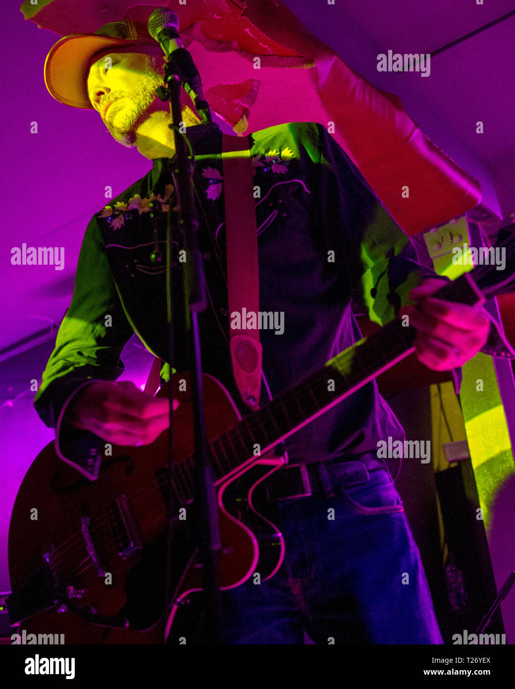 Glasgow, UK. 29 March 2019. The Reverse Cowgirls, in concert, performing psych-tinched garage rock music at a packed Broadcast in Glasgow.  PICURED: Hugh Mclachlan  Band Members: Hugh Mclachlan - Singer Stephen Cafferty - Guitar Alaine Walls -  Bass John Gordon - Drums Credit: Colin Fisher/Alamy Live News Stock Photo