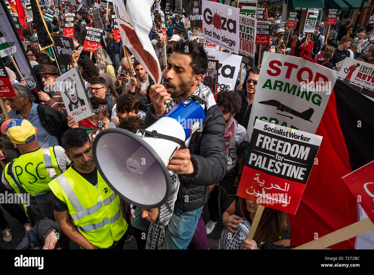 London, UK. 30th March 2019. Rally for Palestine, Exist, Resist and Return. Held outside the Israeli Embassy on Palestinian Land Day. Demanding freedom, justice and equality for the Palestinian people. March 30th also marks the the 1st anniversary of the start of the Great Return March. Organised by: Palestine Solidarity Campaign, Stop the War Coalition, Palestinian Forum in Britain, Friends of Al- Aqsa and Muslim Association of Britain. Credit: Stephen Bell/Alamy Live News. Stock Photo