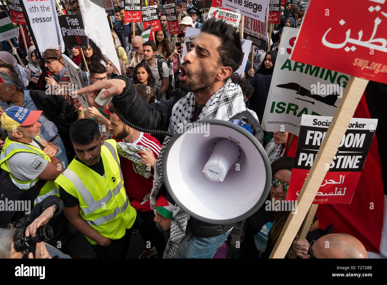 London, UK. 30th March 2019. Rally for Palestine, Exist, Resist and Return. Held outside the Israeli Embassy on Palestinian Land Day. Demanding freedom, justice and equality for the Palestinian people. March 30th also marks the the 1st anniversary of the start of the Great Return March. Organised by: Palestine Solidarity Campaign, Stop the War Coalition, Palestinian Forum in Britain, Friends of Al- Aqsa and Muslim Association of Britain. Credit: Stephen Bell/Alamy Live News. Stock Photo