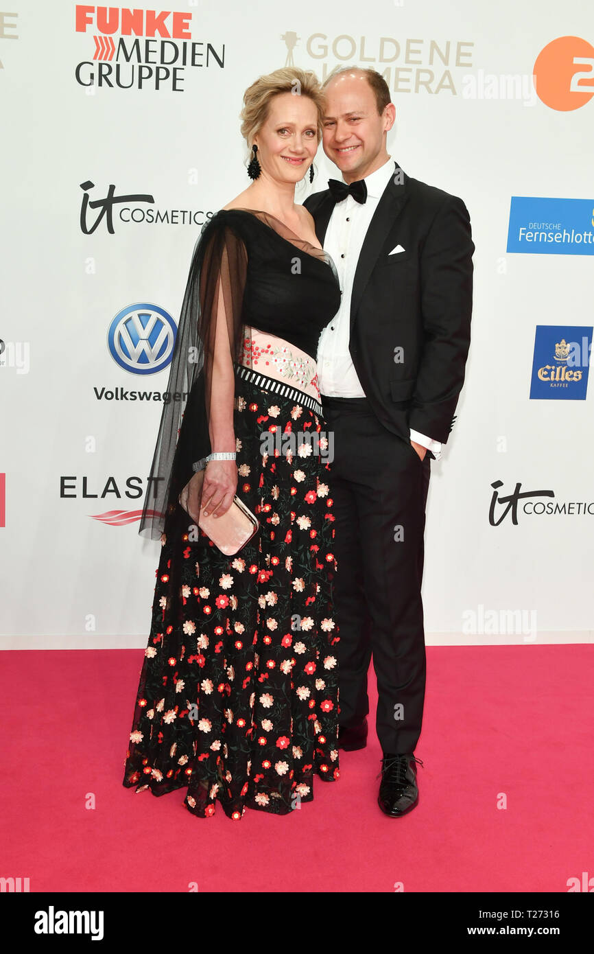 Berlin, Germany. 30th Mar, 2019. Anna Schudt, actress and winner of the Golden Camera in the category 'Best Actress', crosses the carpet with her husband Moritz Führmann. The award ceremony will take place at Berlin's disused Tempelhof Airport. Credit: Jens Kalaene/dpa-Zentralbild/dpa/Alamy Live News Stock Photo