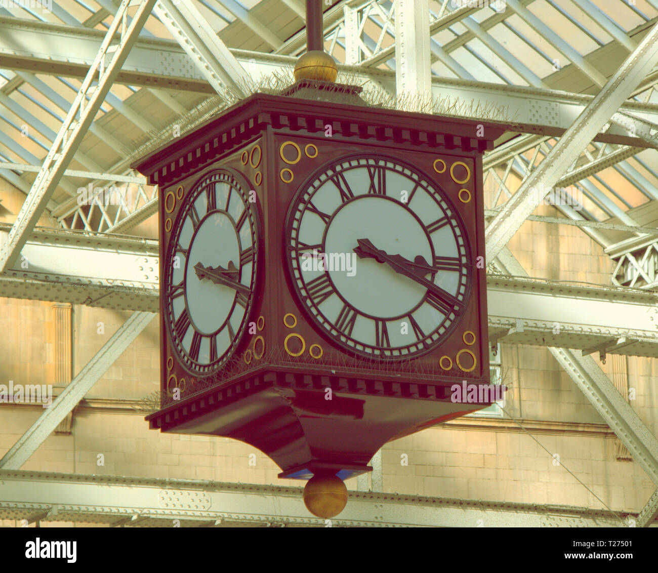 Glasgow, Scotland, UK 30th March, 2019. Clocks go forward and the iconic clocks in the city are set for the change tomorrow, the Victorian clock in central station is often a meeting point that sees mistakes at this rime of year. Gerard Ferry/Alamy Live News Stock Photo