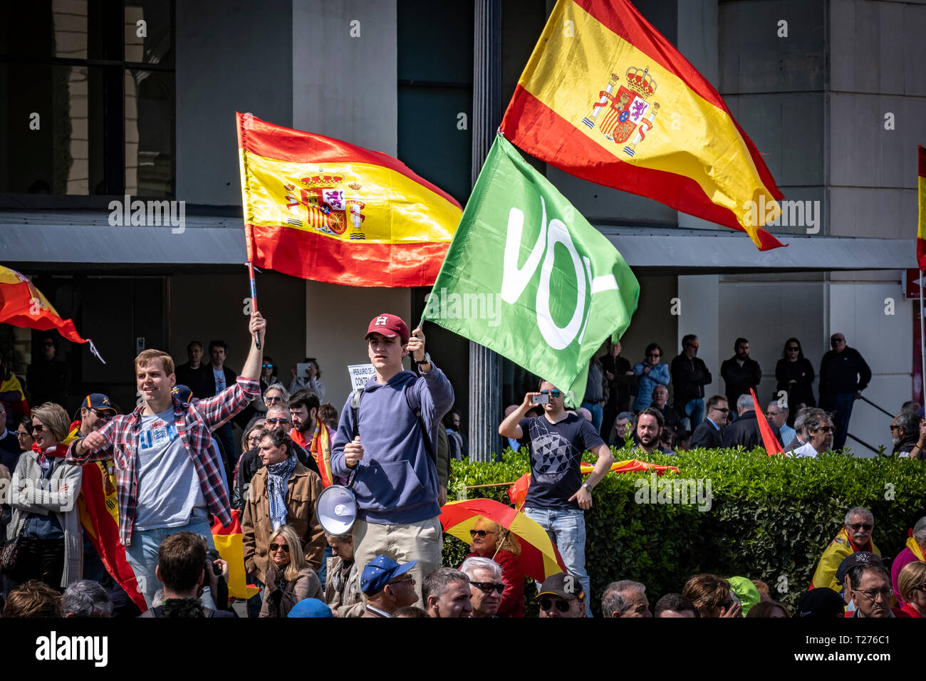 Barcelona, Spain. 30th March 2019. VOX supporters are seen waving the Spanish flags during the protest. The political formation of Santiago Abascal has concentrated in Barcelona demanding the liberation of Catalonia, the suspension of autonomy, the dissolution of the Catalan police force and the closure of public television TV3, about two thousand people attended the event with numerous Spanish flags in the Plaza España of Barcelona Credit: SOPA Images Limited/Alamy Live News Stock Photo