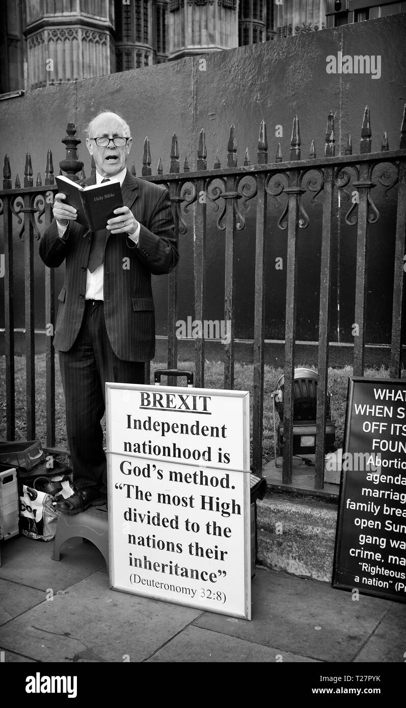 Pro Brexit March 29/3/2019 Preacher standing outside the Houses of Parliament, Westminster, Central London, UK Stock Photo