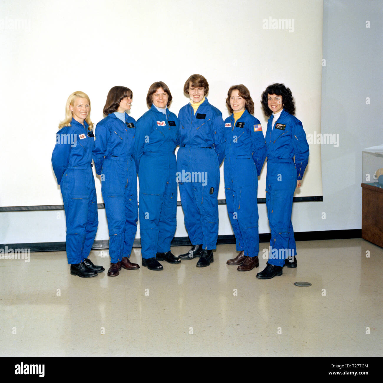 S79-29594 (28 Feb 1979) --- Sporting their new Shuttle-type constant-wear garments, these six astronaut candidates pose for a picture in the crew systems laboratory at the Johnson Space Center (JSC).  From left to right are Rhea Seddon, Sally K. Ride, Kathryn D. Sullivan, Shannon W. Lucid, Anna L. Fisher and Judith A. Resnik. Stock Photo