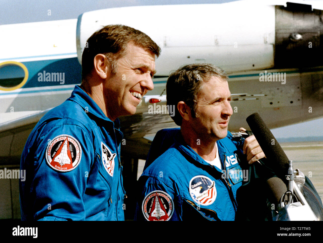 (5 Nov. 1981) --- Astronauts Joe H. Engle, left, and Richard H. Truly greet newsmen upon their return to Ellington Air Force Base Stock Photo