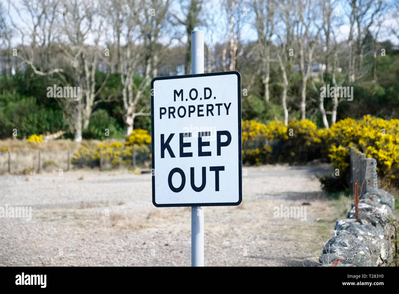 MOD property keep out sign security and protection ministry of defence navy army government base uk Stock Photo
