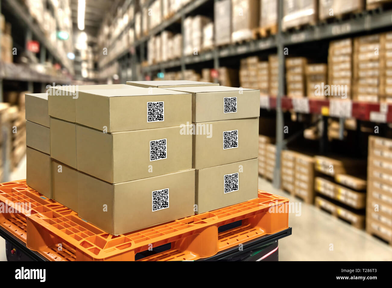Smart logistic industry 4.0 , QR Codes Asset warehouse and inventory management supply chain technology concept. Group of boxes in storehouse can chec Stock Photo