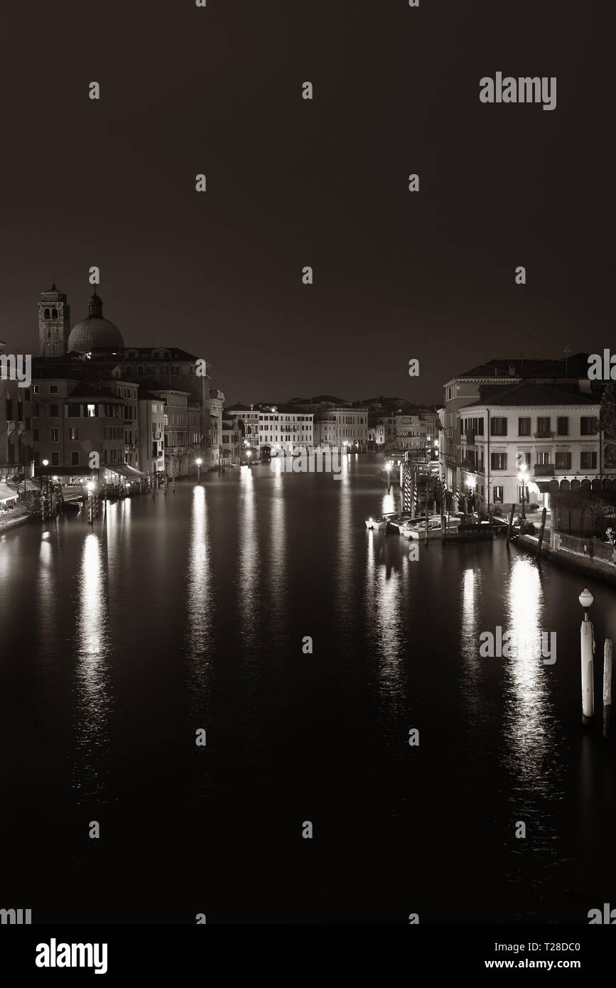 Night view historical buildings hi-res stock photography and images - Alamy