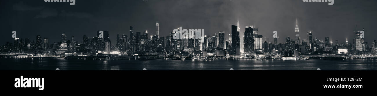 New york city skyline panorama at night hi-res stock photography and ...
