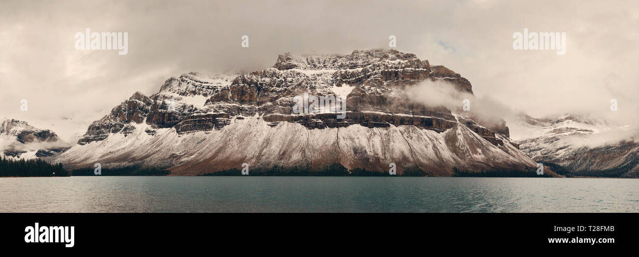 Bow Lake panorama with snow capped mountain and forest in Banff ...