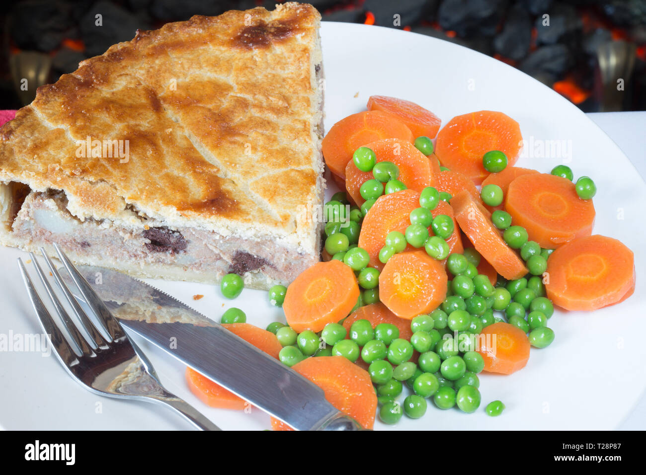 Meat and potato pie hi-res stock photography and images - Alamy