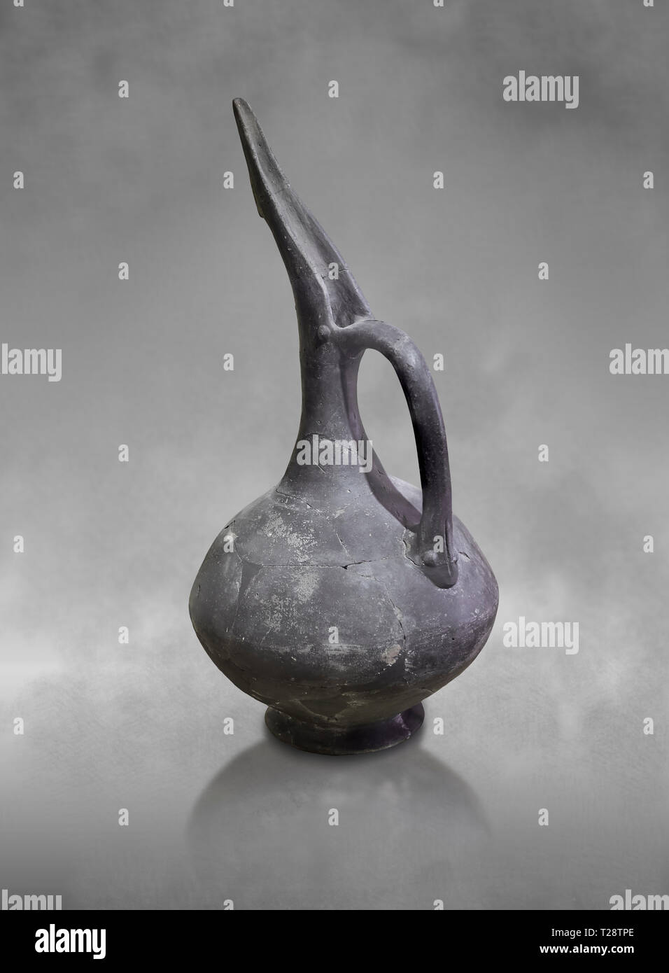 Bronze Age Beak Spout Pitcher in terra cotta. 3200-1900 BC from Beycesultan. Hierapolis Archaeology Museum, Turkey Stock Photo