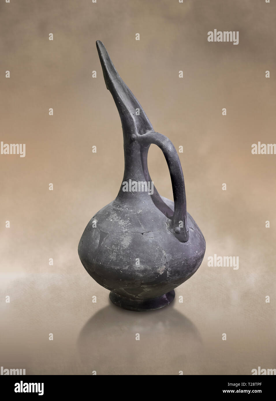 Bronze Age Beak Spout Pitcher in terra cotta. 3200-1900 BC from Beycesultan.  Hierapolis Archaeology Museum, Turkey. Against an art background Stock Photo