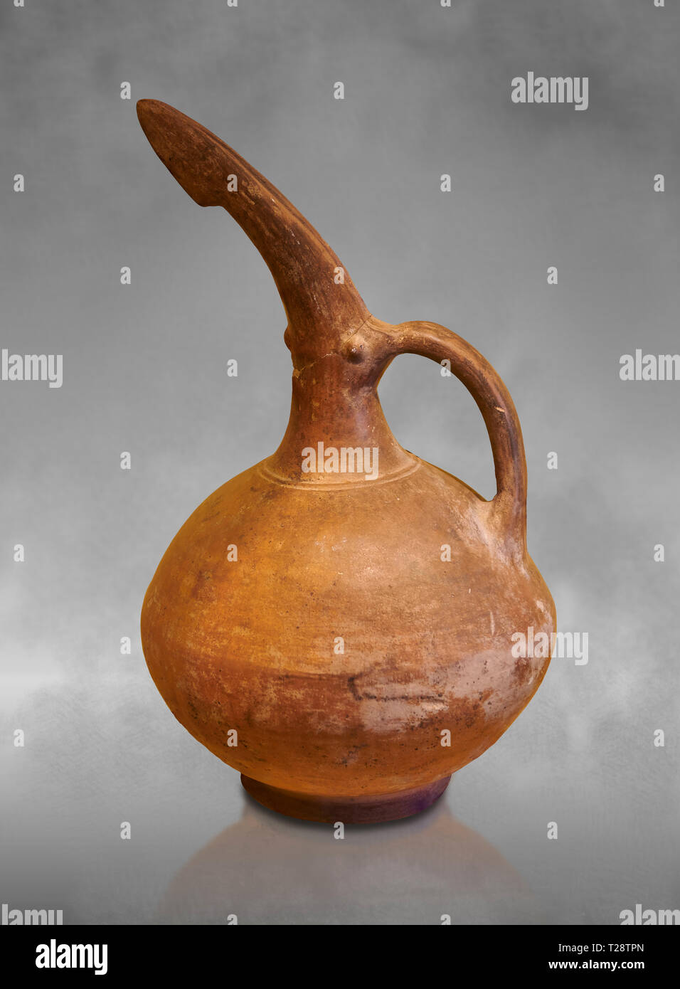 Bronze Age Beak Spout Pitcher in red terra cotta. 1900-1400 BC from Beycesultan. Hierapolis Archaeology Museum, Turkey Stock Photo