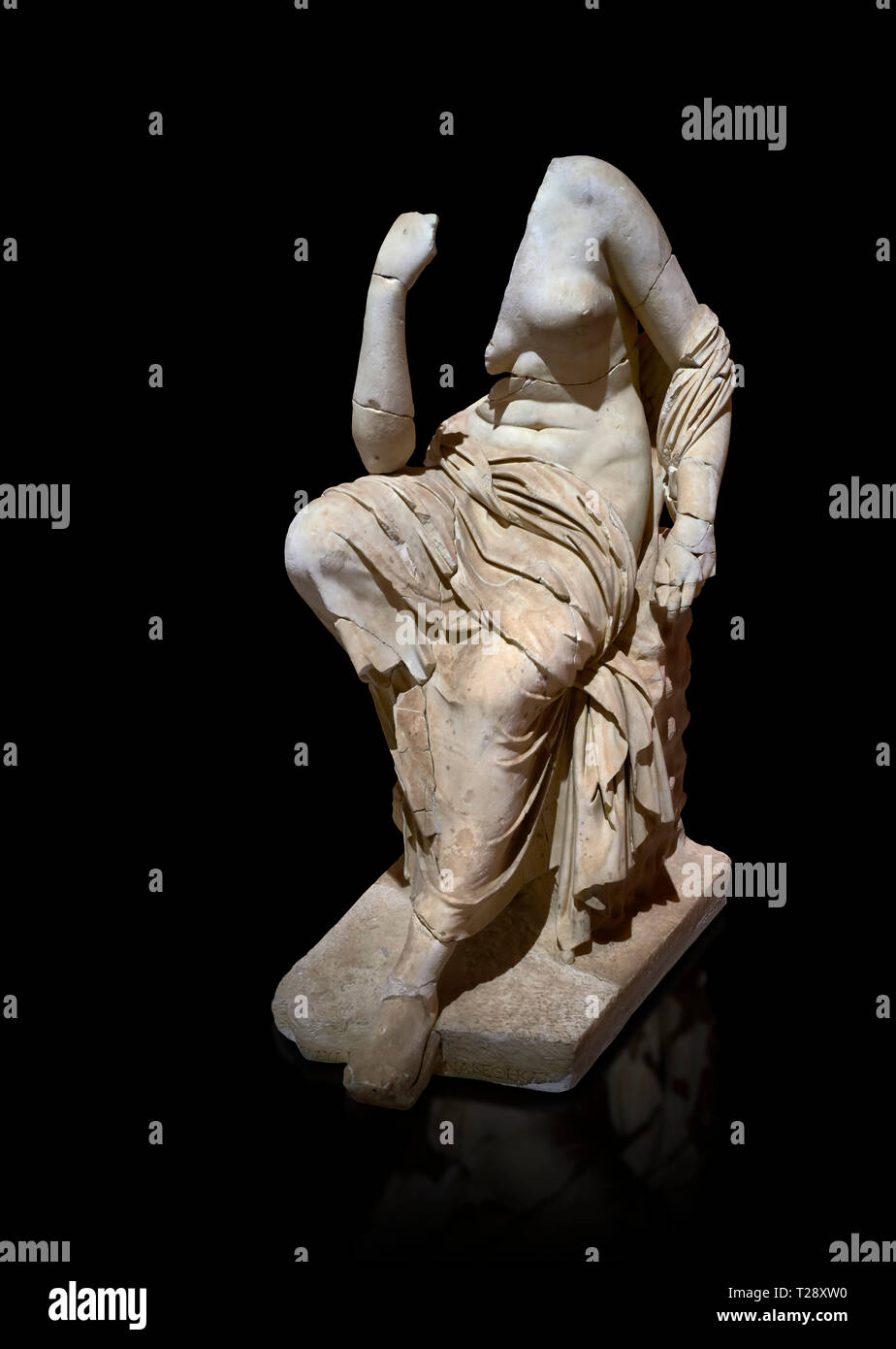 Seated black woman hi-res stock photography and images - Alamy
