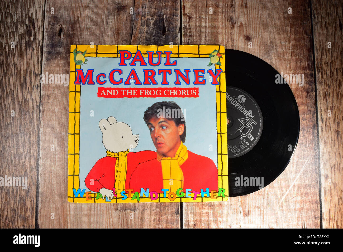 Paul McCartney and the Frog Chorus, 7inch single Stock Photo Alamy