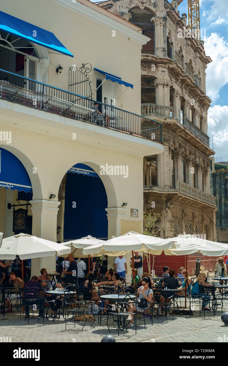 Cafe in plaza hi-res stock photography and images - Alamy