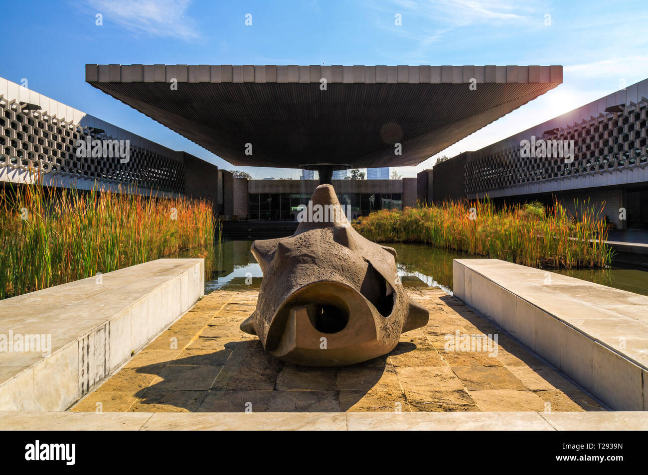 Paraguas fountain hi-res stock photography and images - Alamy