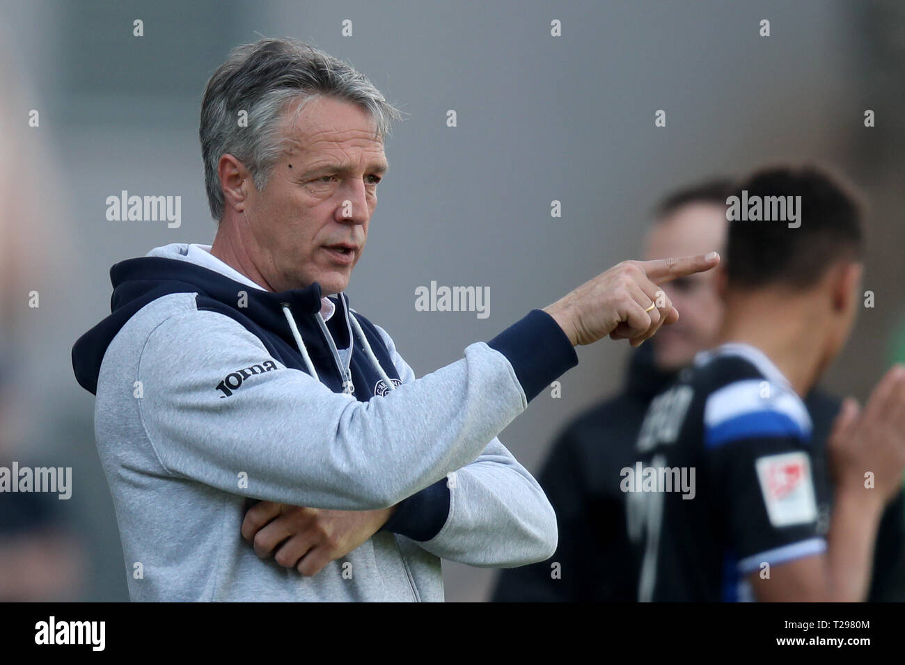 Furth, Germany. 31st Mar, 2019. Soccer: 2nd Bundesliga, SpVgg Greuther Fürth - Arminia Bielefeld, 27th matchday, at the Sportpark Ronhof Thomas Sommer. The Bielefeld trainer Uwe Neuhaus gestures at the edge of the pitch. Photo: Daniel Karmann/dpa - IMPORTANT NOTE: In accordance with the requirements of the DFL Deutsche Fußball Liga or the DFB Deutscher Fußball-Bund, it is prohibited to use or have used photographs taken in the stadium and/or the match in the form of sequence images and/or video-like photo sequences. Credit: dpa picture alliance/Alamy Live News Stock Photo