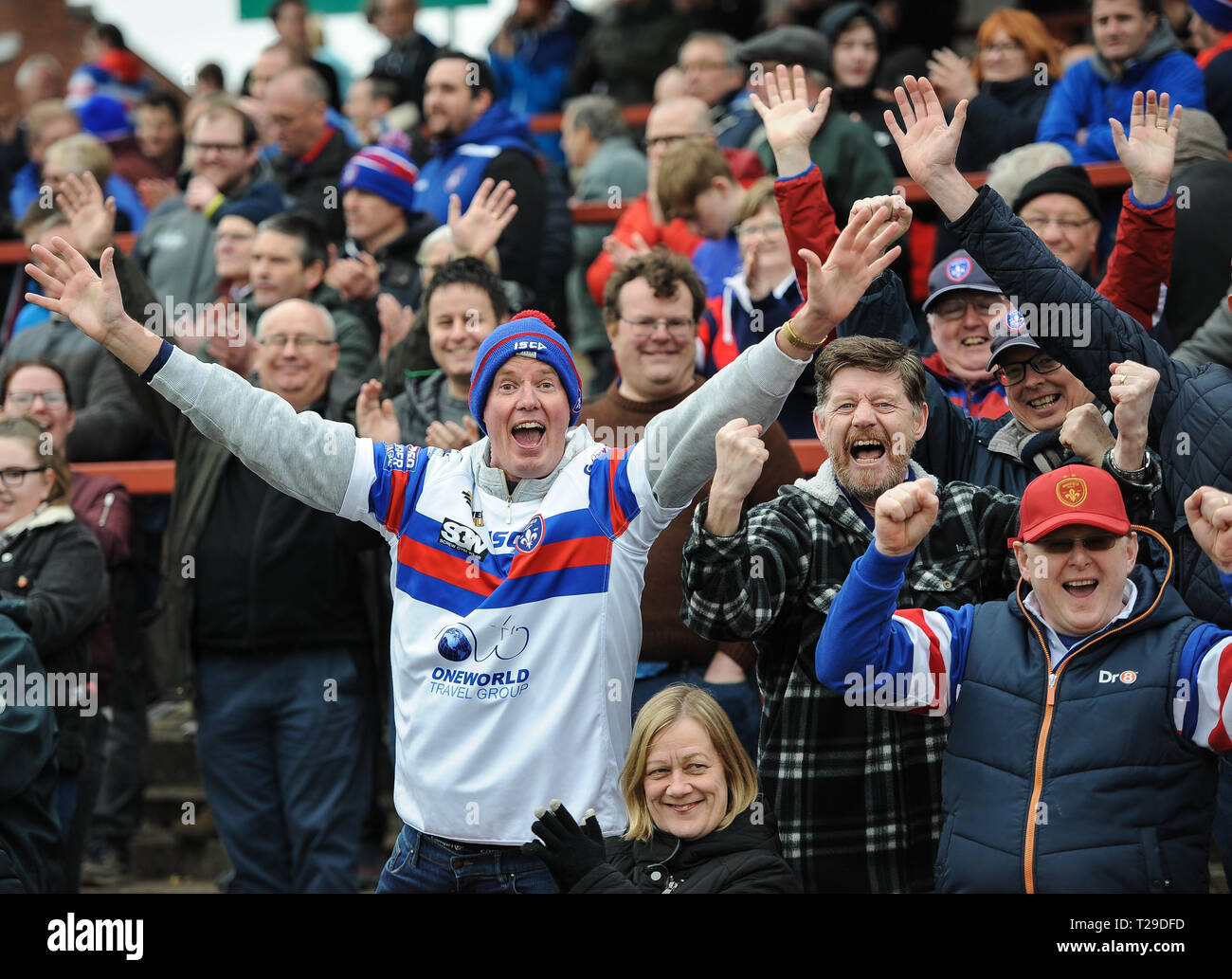 The red devils fans hi-res stock photography and images - Alamy