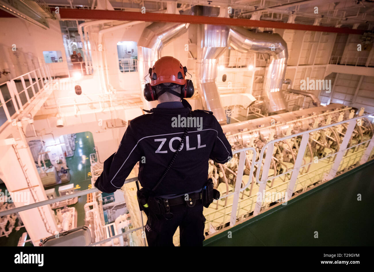 Ship port inspection customs hi-res stock photography and images - Alamy