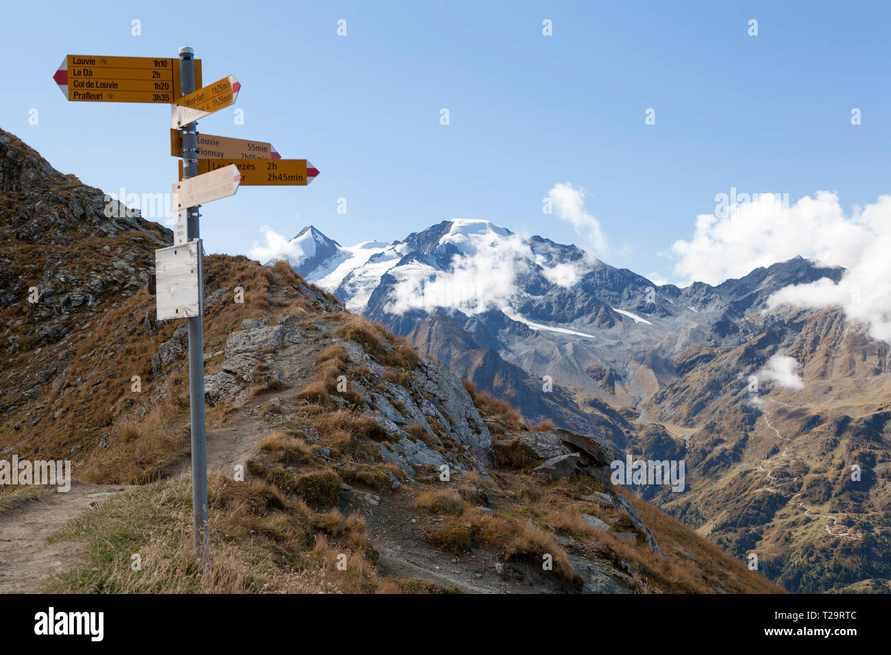 Directions signpost at Col Termin on the Haite Route between Mont-Fort and Prafleuri. Stock Photo