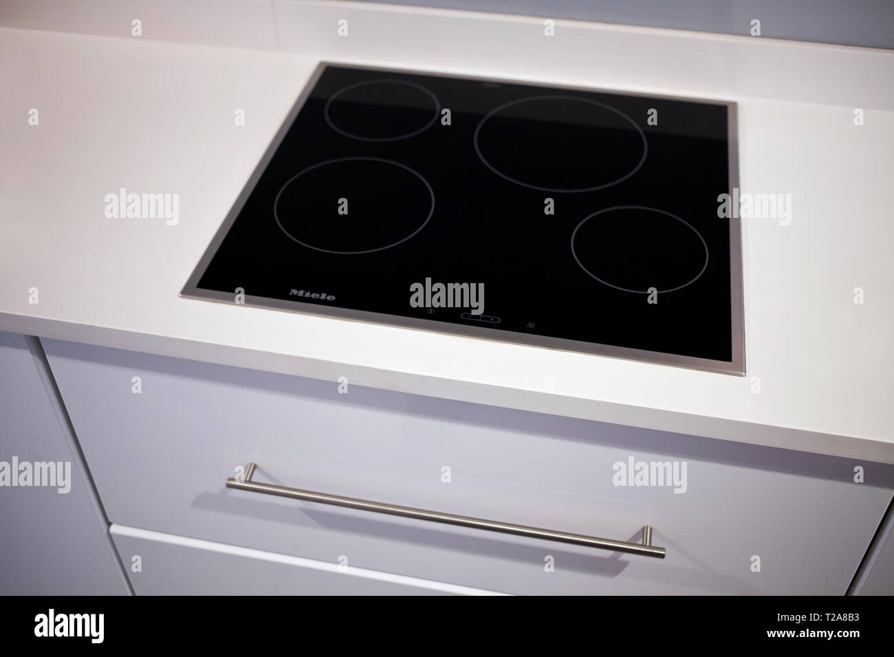 Electric white glass cook top detail in modern kitchen Stock Photo - Alamy