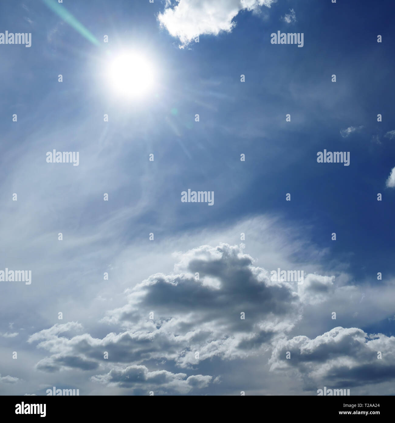 Dark blue sky background hi-res stock photography and images - Alamy