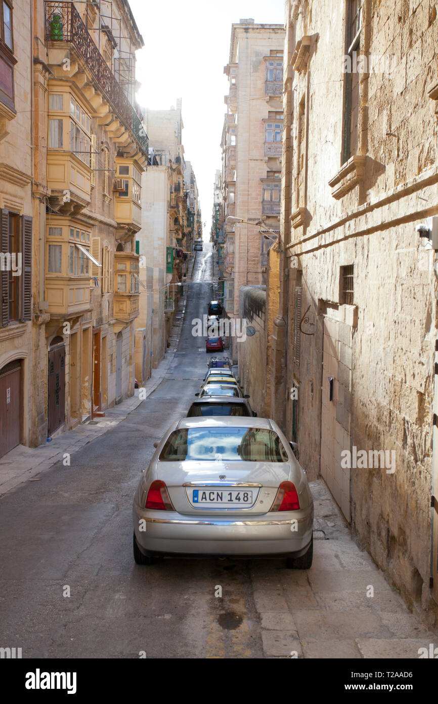 Narrow street cars hi-res stock photography and images - Alamy
