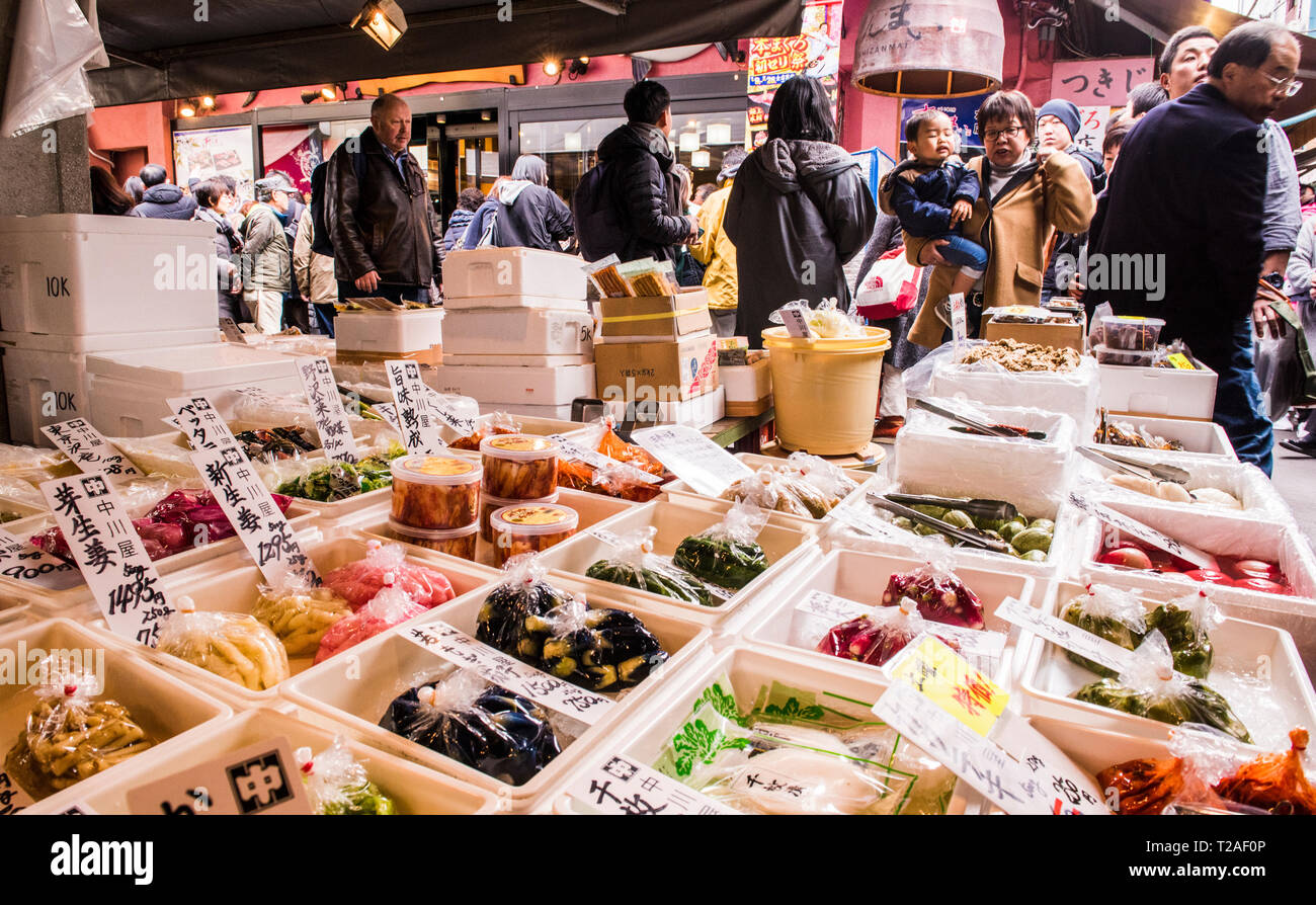 Display of fresh food on display and people walking through market, Tsukiji Fish market, Tokyo, Japan Stock Photo