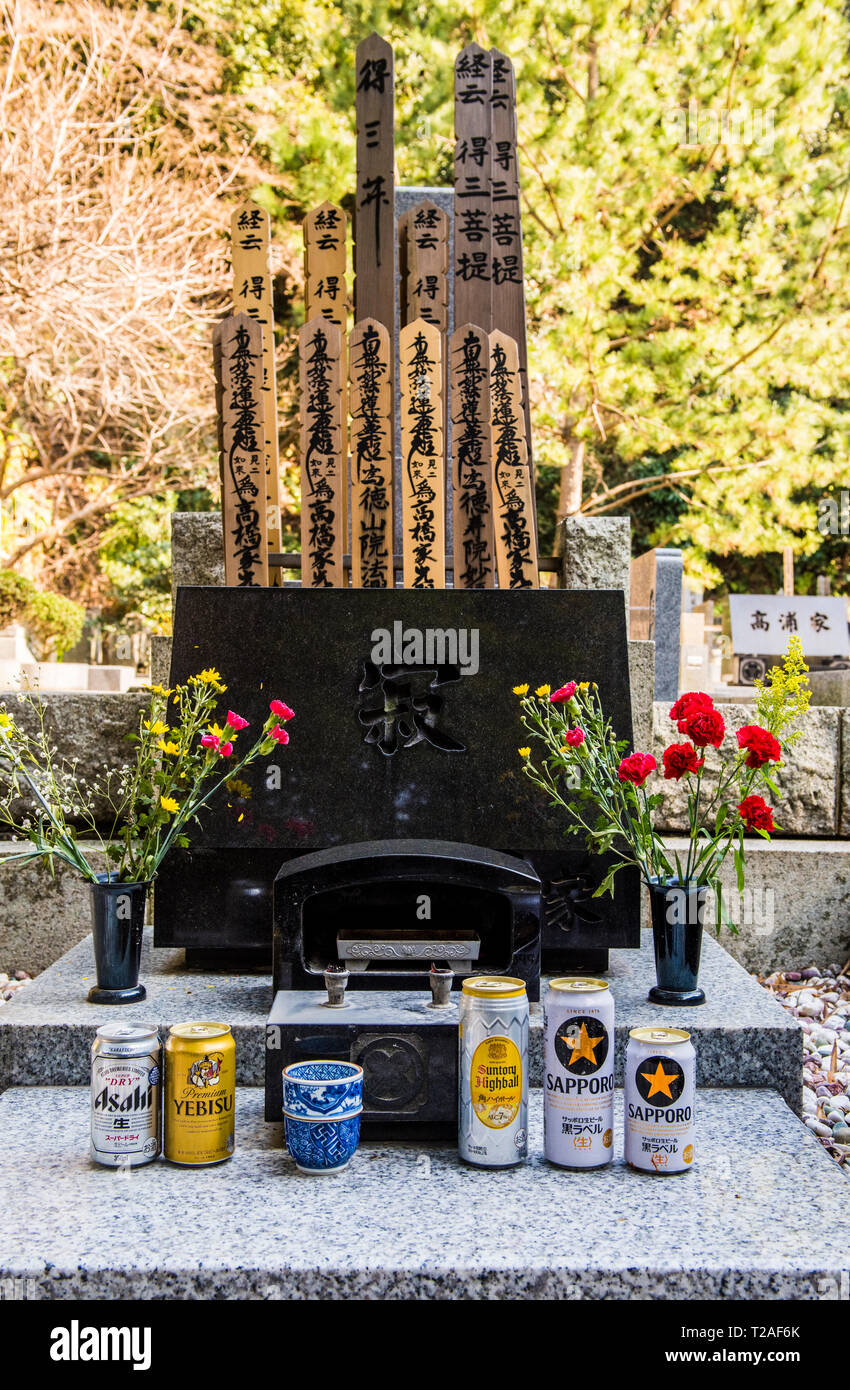 Tributes and flowers at graveside in cemetery in Tokei-Ji Temple, Kamakura, Japan Stock Photo