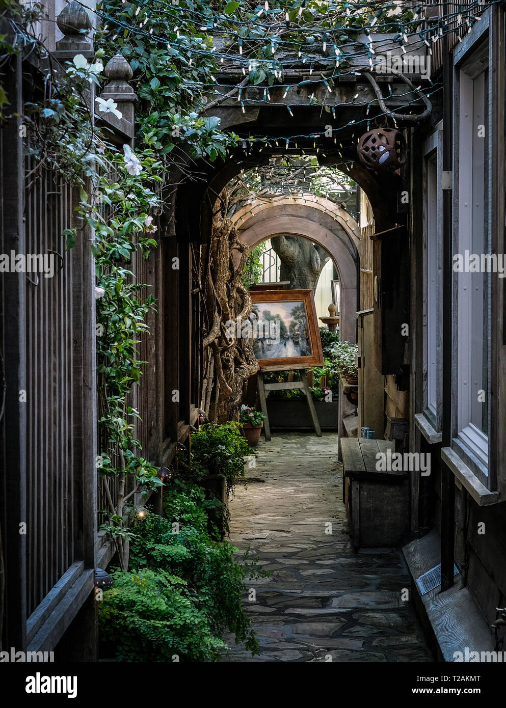 Alleyway Shopping High Resolution Stock Photography And Images Alamy Alleyway Shopping High Resolution Stock Photography And Images Alamy