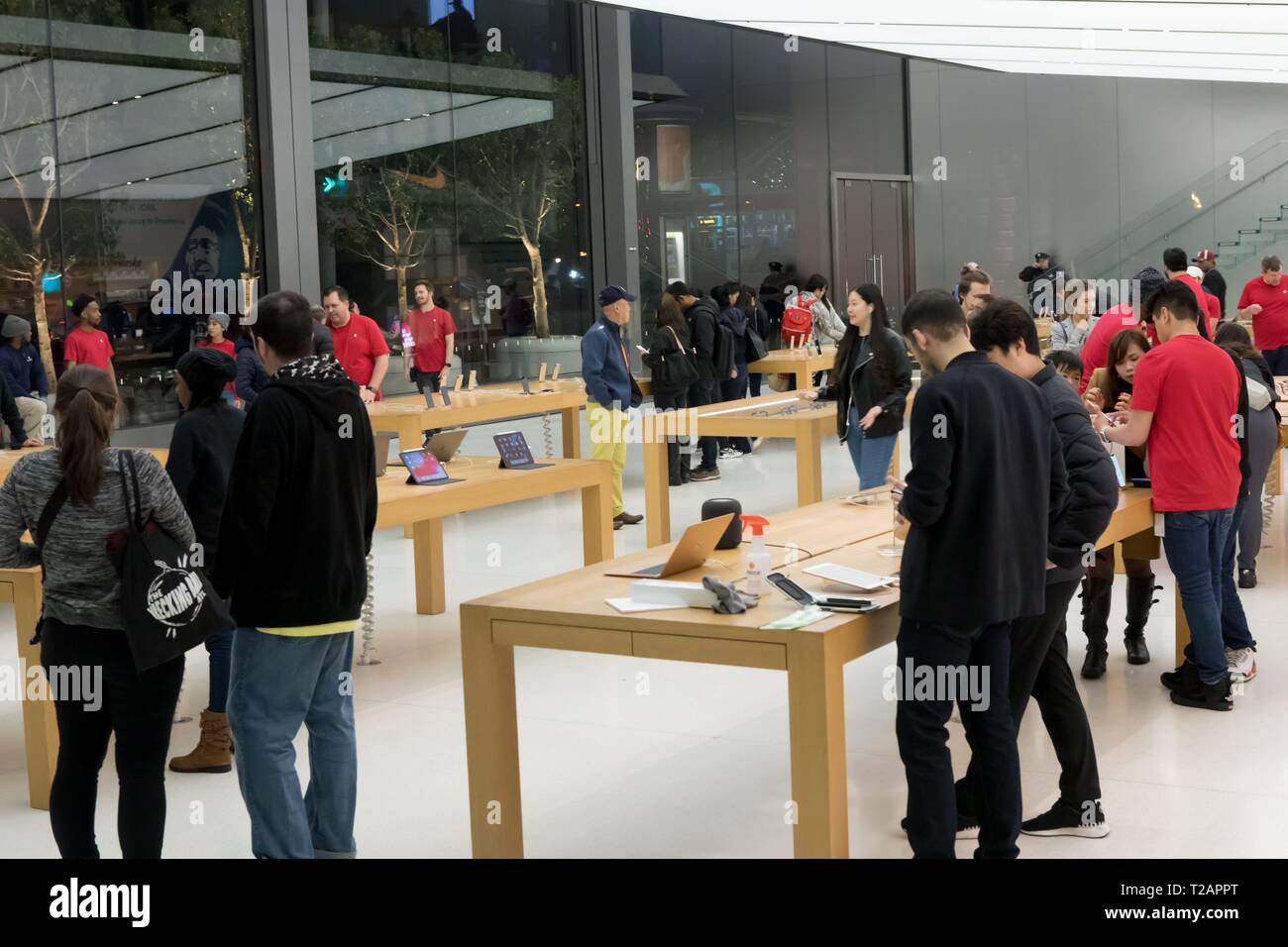 Mildly crowded Apple Store San Francisco, in November 2018. | usage worldwide Stock Photo