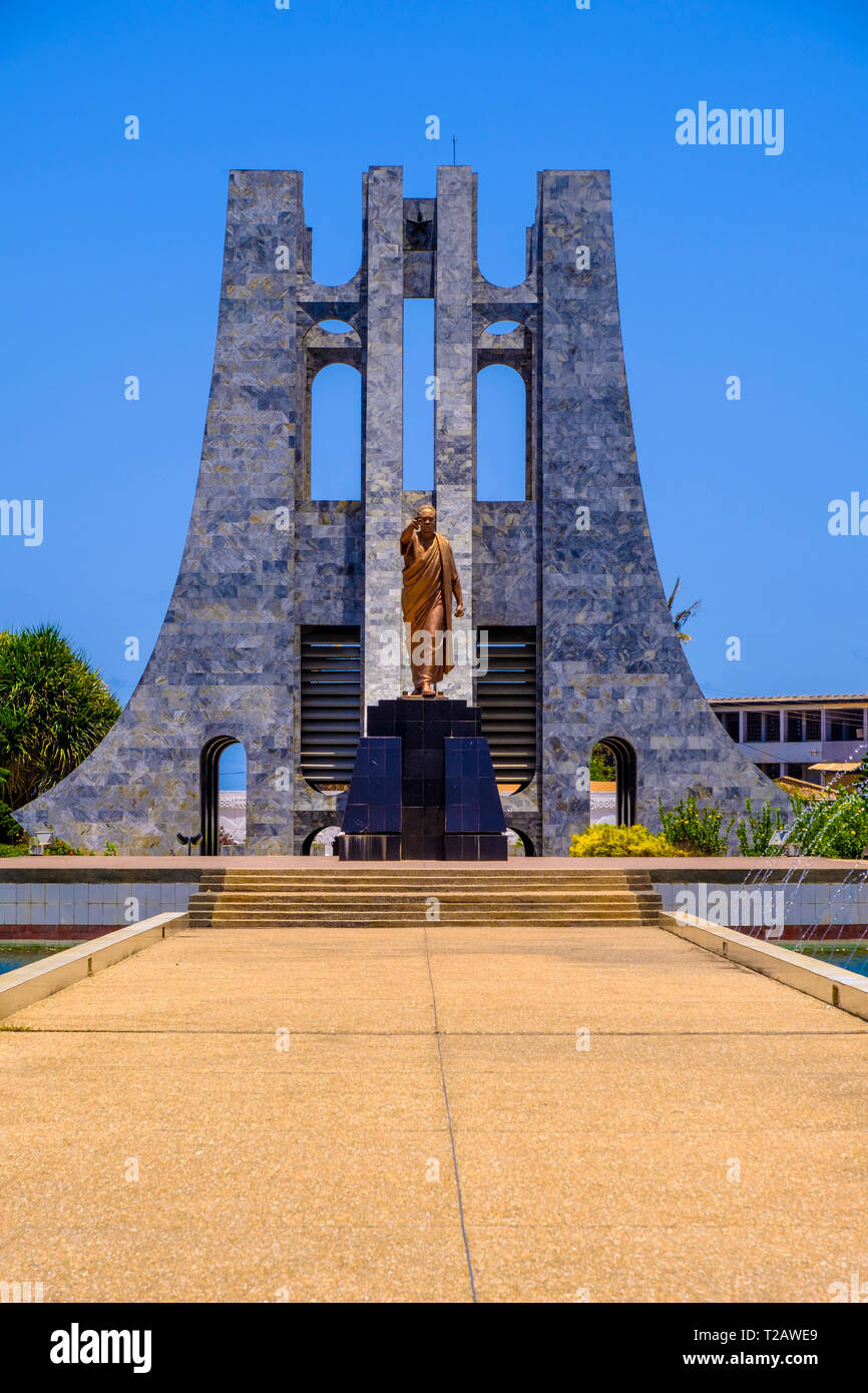 ACCRA,GHANA - APRIL 11 2018: Kwame Nkrumah Memorial Park to the ornate marble Mausoleum and gold statue to the Ghanaian president against clear blue s Stock Photo