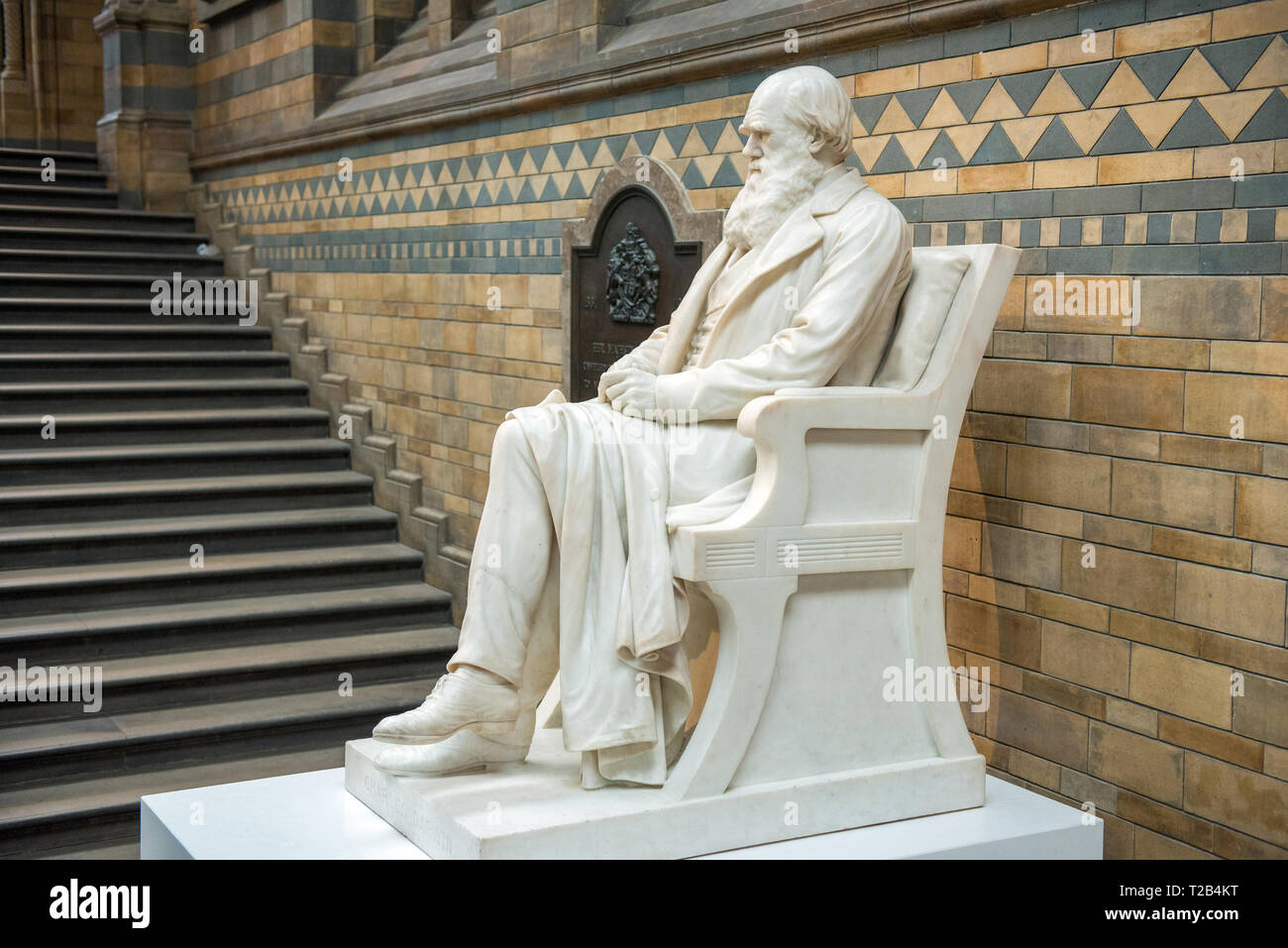 LONDON, UK - MARCH 22, 2019: The statue of Charles Darwin in Natural ...
