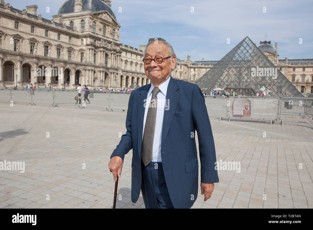 IEOH MING PEI  AND LOUVRE PYRAMID Stock Photo
