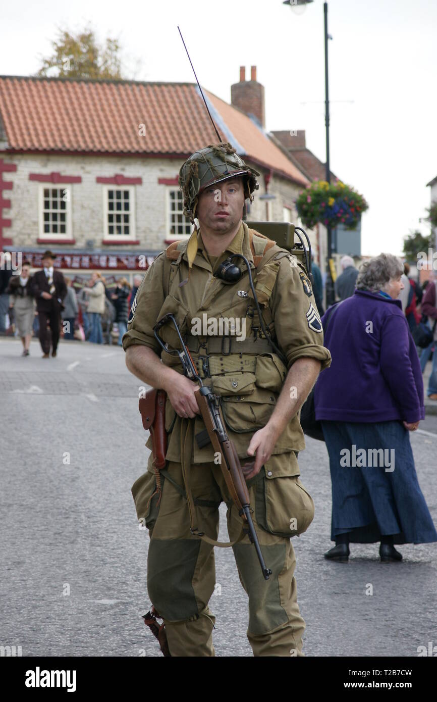 Ww2 paratrooper hi-res stock photography and images - Alamy