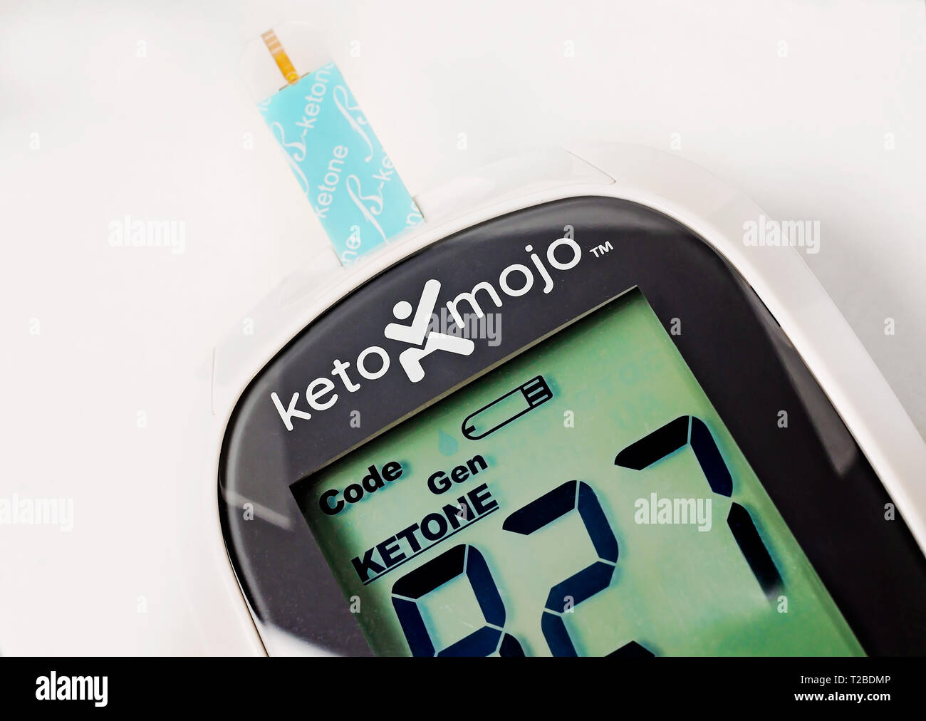https://c8.alamy.com/comp/T2BDMP/a-keto-mojo-ketone-and-blood-glucose-meter-is-pictured-on-white-along-with-a-ketone-test-strip-march-30-2019-in-coden-alabama-T2BDMP.jpg