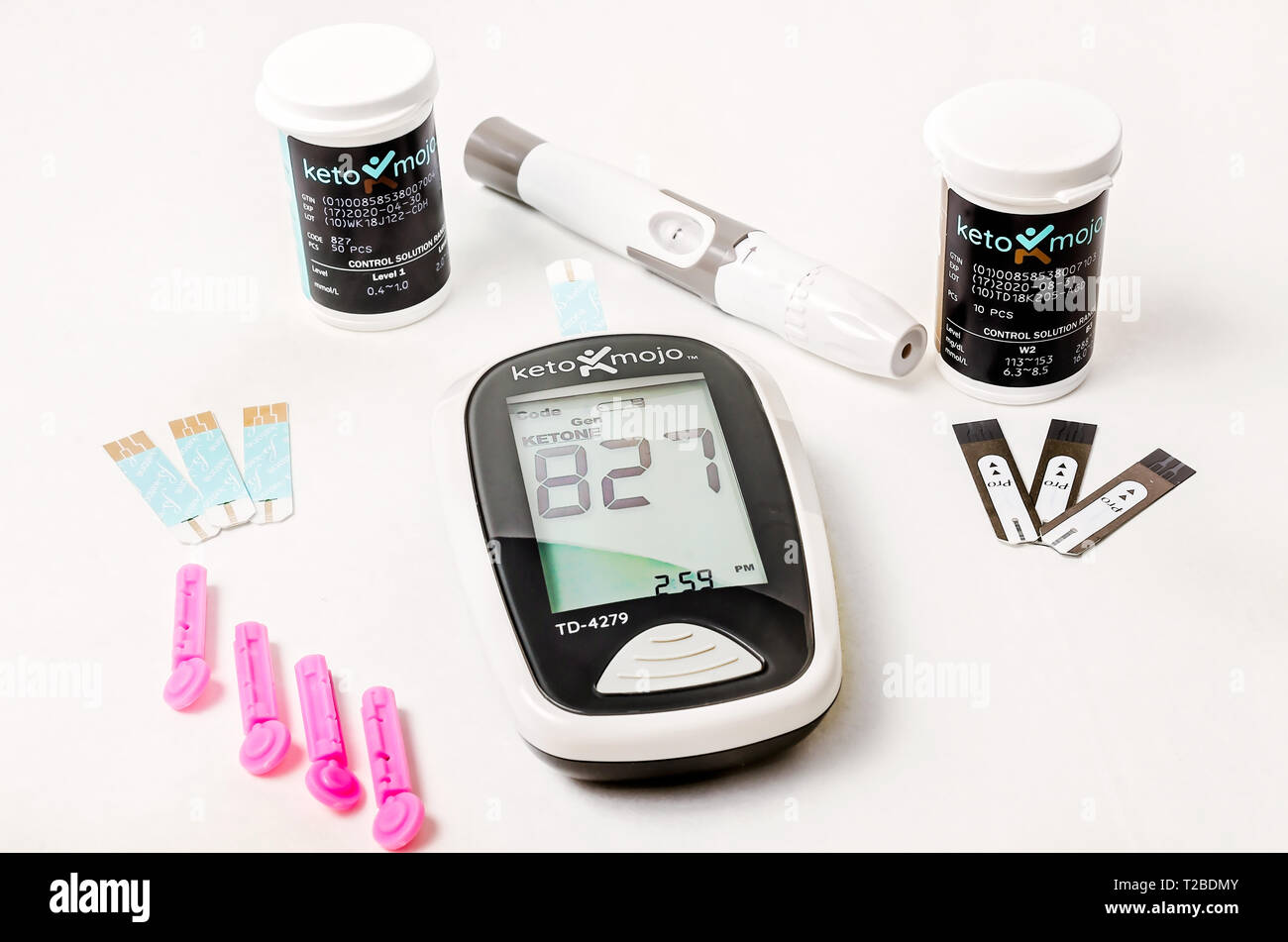 https://c8.alamy.com/comp/T2BDMY/a-keto-mojo-ketone-and-blood-glucose-meter-is-pictured-on-white-along-with-ketone-and-glucose-test-strips-disposable-needles-and-lancet-device-T2BDMY.jpg