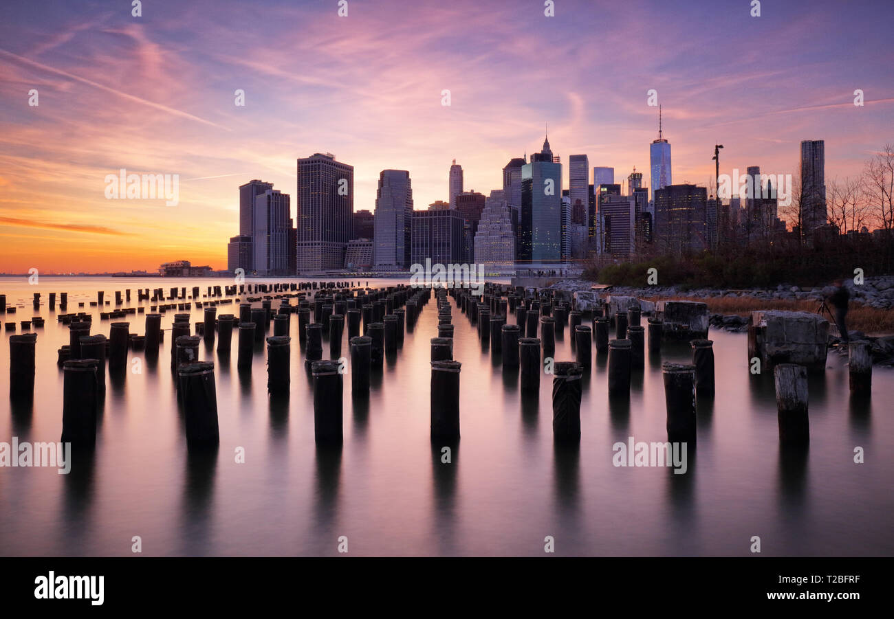 New york skyline sunrise red hi-res stock photography and images - Alamy