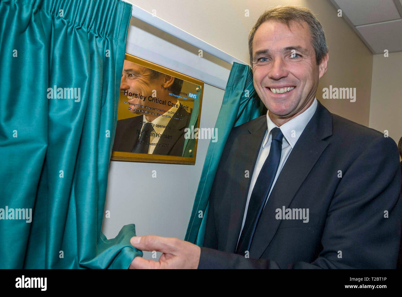 Alan Hansen presents awards and opens Lipson Ward and new ICU at the Walton Centre. Stock Photo