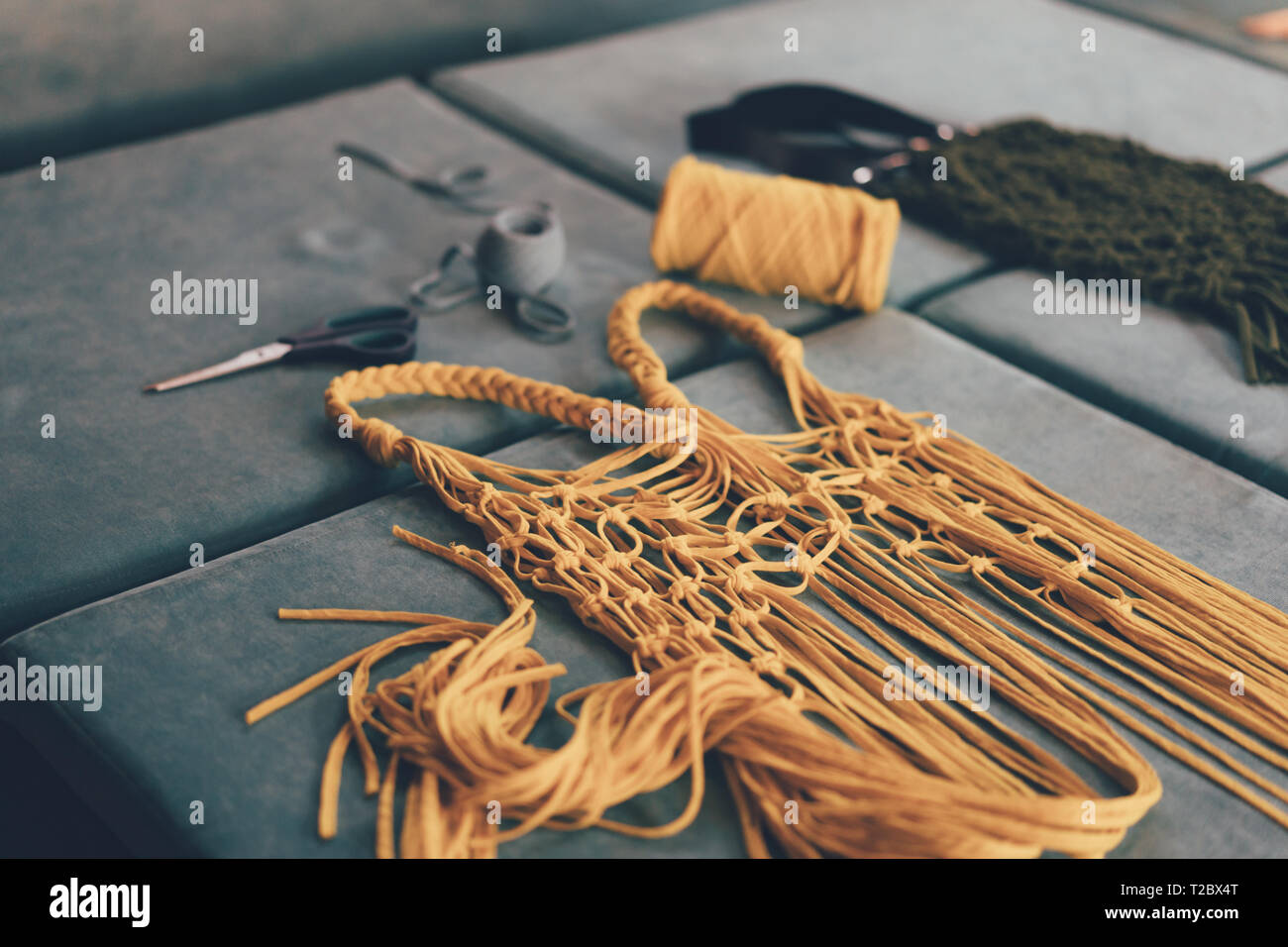 old fashioned knitting bolsa