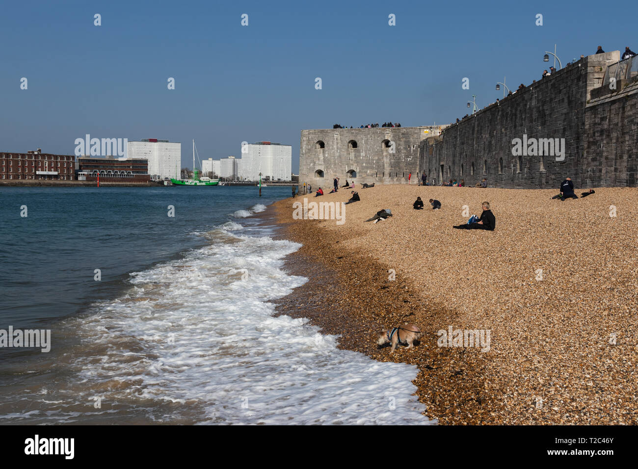 Hot walls old portsmouth hi-res stock photography and images