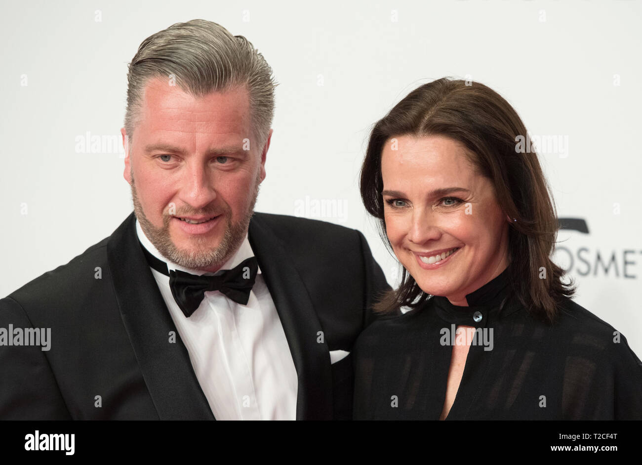 Berlin, Deutschland. 30th Mar, 2019. Actress Desiree NOSBUSCH with husband and cameraman Tom BIERBAUMER Red carpet for the award ceremony of the Golden Camera 2019 in Berlin, Germany on 30.03.2019. | Usage worldwide Credit: dpa/Alamy Live News Stock Photo
