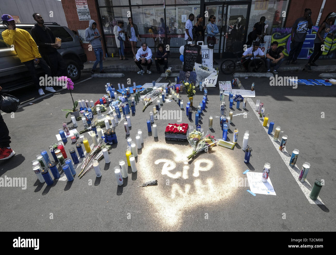 Fans honor rapper Nipsey Hussle at Los Angeles memorial