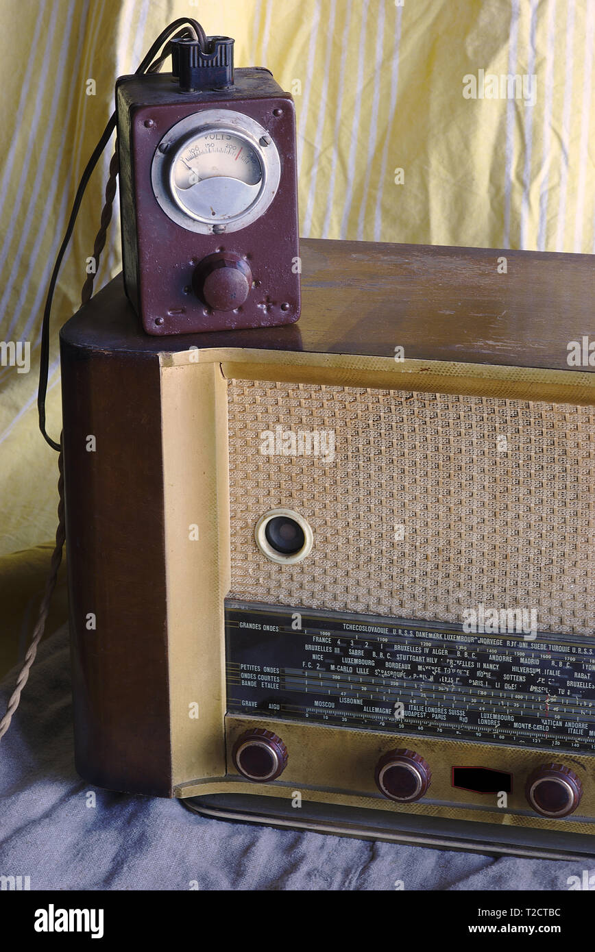 vintage radio set (TSF) LIRAR model Consul Stock Photo - Alamy