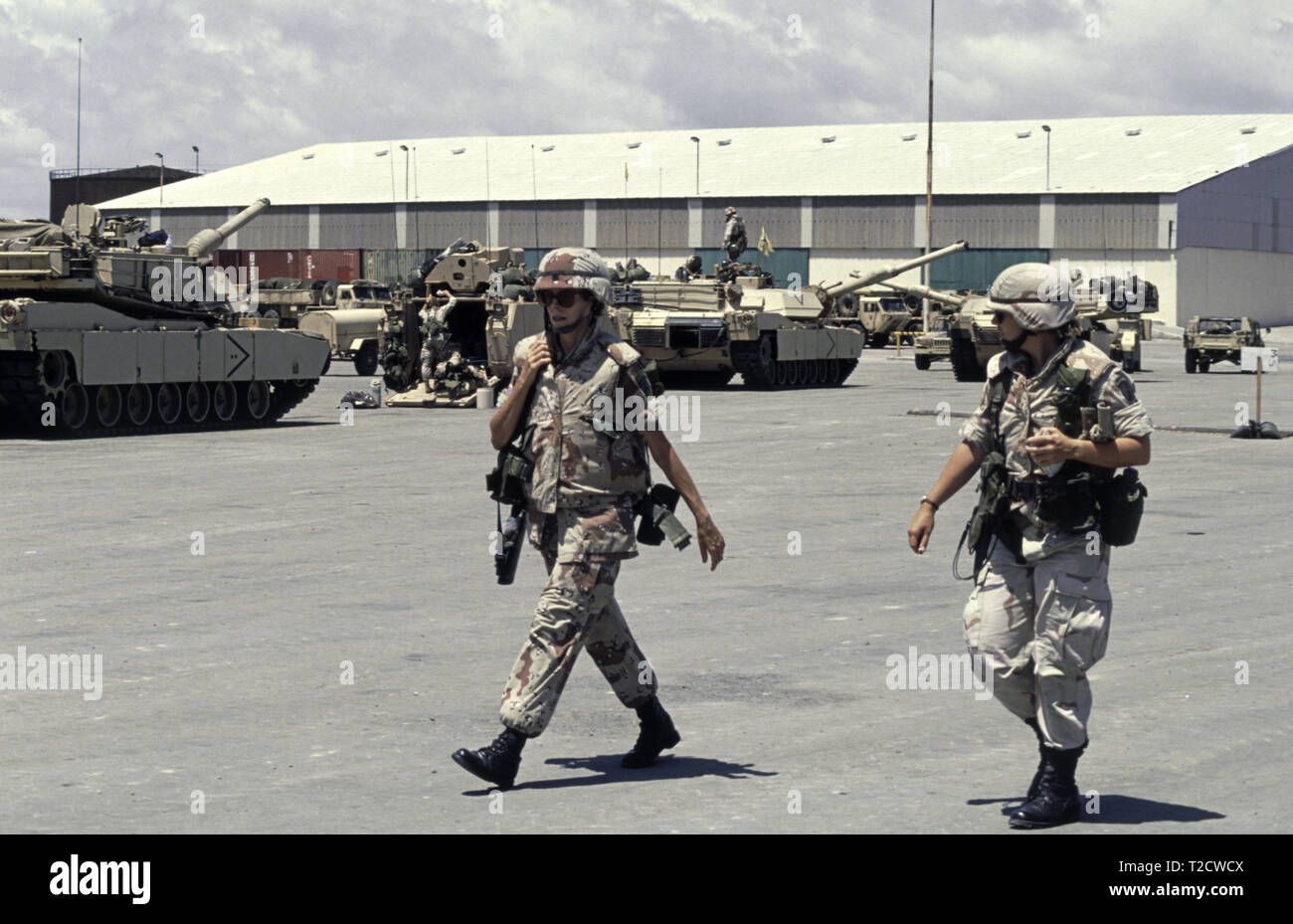 30th October 1993 Female U.S. Army soldiers of the 10th Mountain Division in the new port in Mogadishu, Somalia. M1A1 Abrams tanks of the 24th Infantry Division, 1st Battalion of the 64th Armored Regiment and a United Defense M981 FISTV (Fire Support Team Vehicle) are in the background, having just arrived that morning. Stock Photo
