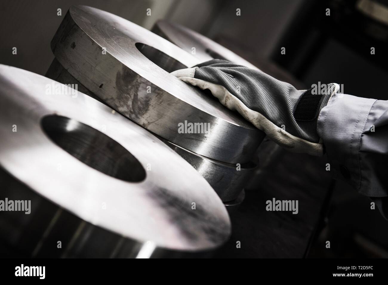 Rings of metal hi-res stock photography and images - Alamy